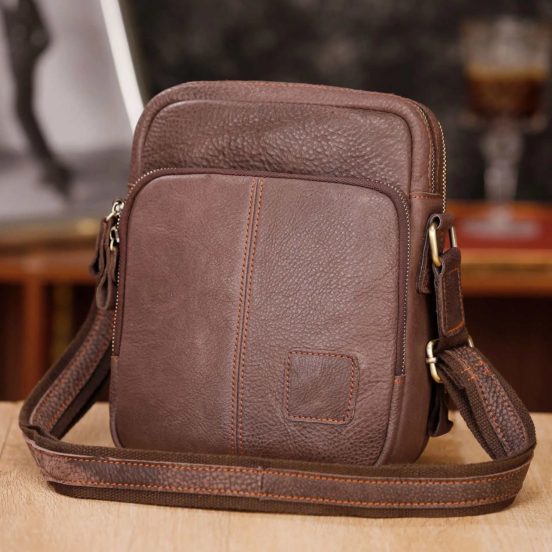 

Men's Full-Grain Cowhide Messenger Bag - Spacious Vintage Crossbody for EDC, Retro Leather Shoulder Tote with Expandable Storage