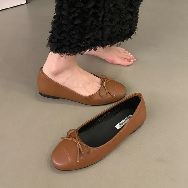 2024 Brown Coffee Women Beige Flats Shoes Brand Designer Mary Janes Shoes Woman Round Toe Japanned Leather Flats Loafers Mujer