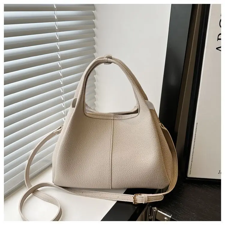 

Black Tote Bag, Spacious Shoulder Purse for Women Minimalist Crossbody Tote Vintage Day Night Bag Large Capacity Commuter Bag​