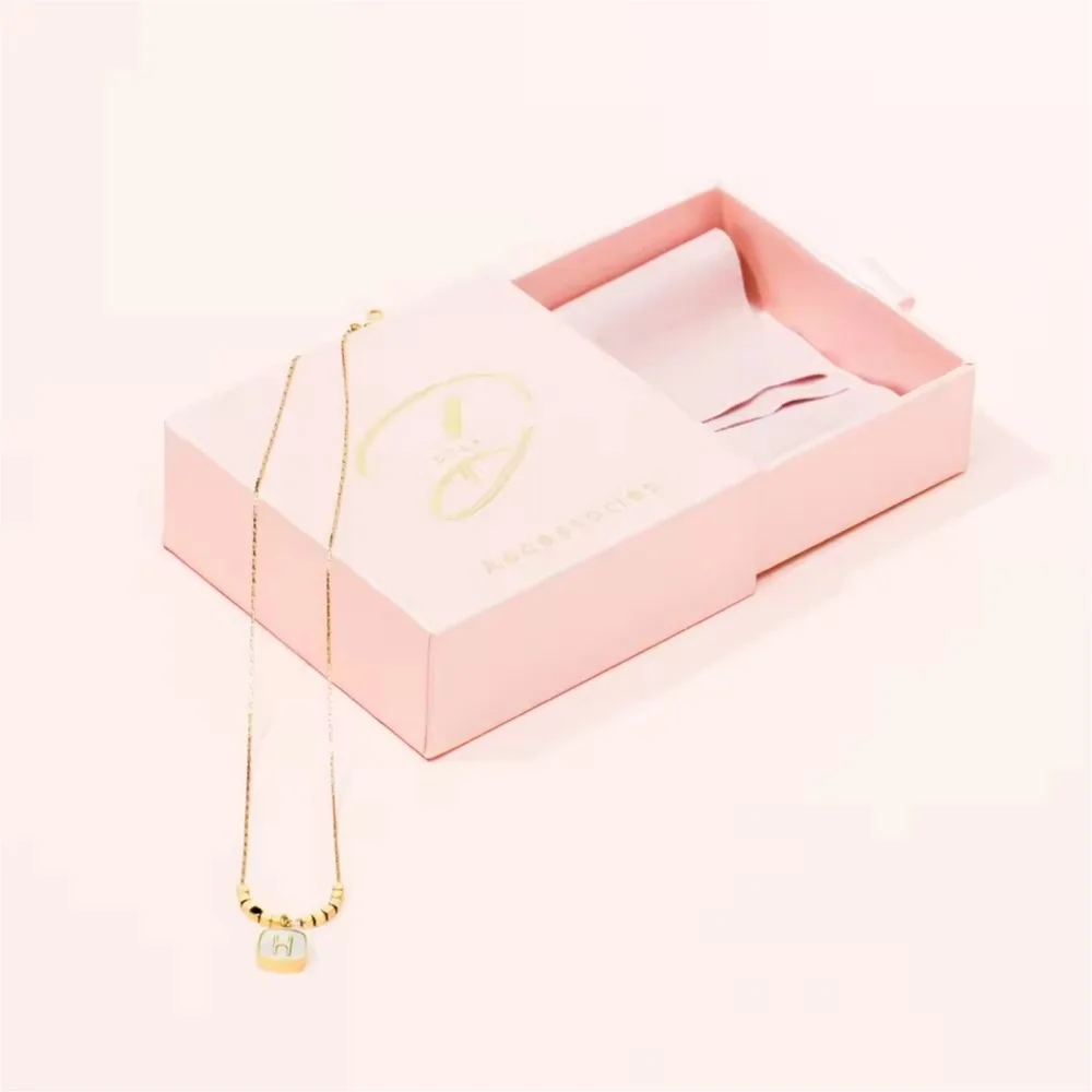 

50 упаковок, индивидуальный логотип, 7x7x1,7 см, выдвижной ящик, упаковка для ювелирных изделий, подарочная коробка 6,2x6,2 см, сумка, ожерелье, серьги, браслет, коробки для хранения колец, сумка