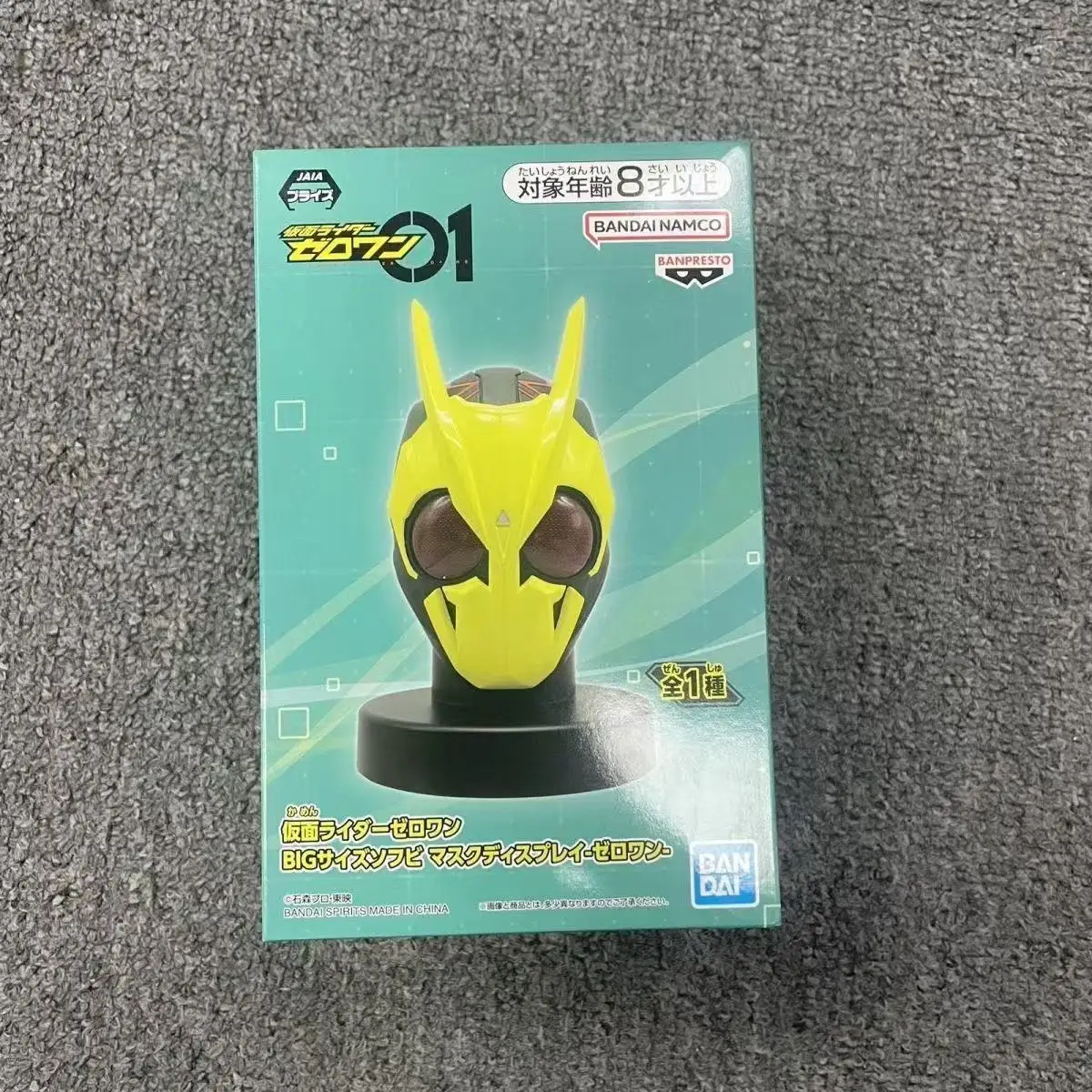 

Оригинальная фигурка Masked Knight Zero-One от Bandai, большая, из мягкой резины, модель MA с красными светящимися глазами и фигуркой руки.