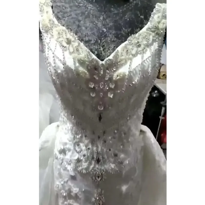 تخصيص فاخر سباركلي الأفريقي مطرز ثلاثية الأبعاد الدانتيل كريستال الترتر سويب تراين الخامس الرقبة الأبيض حورية البحر فستان الزفاف مع انفصال T