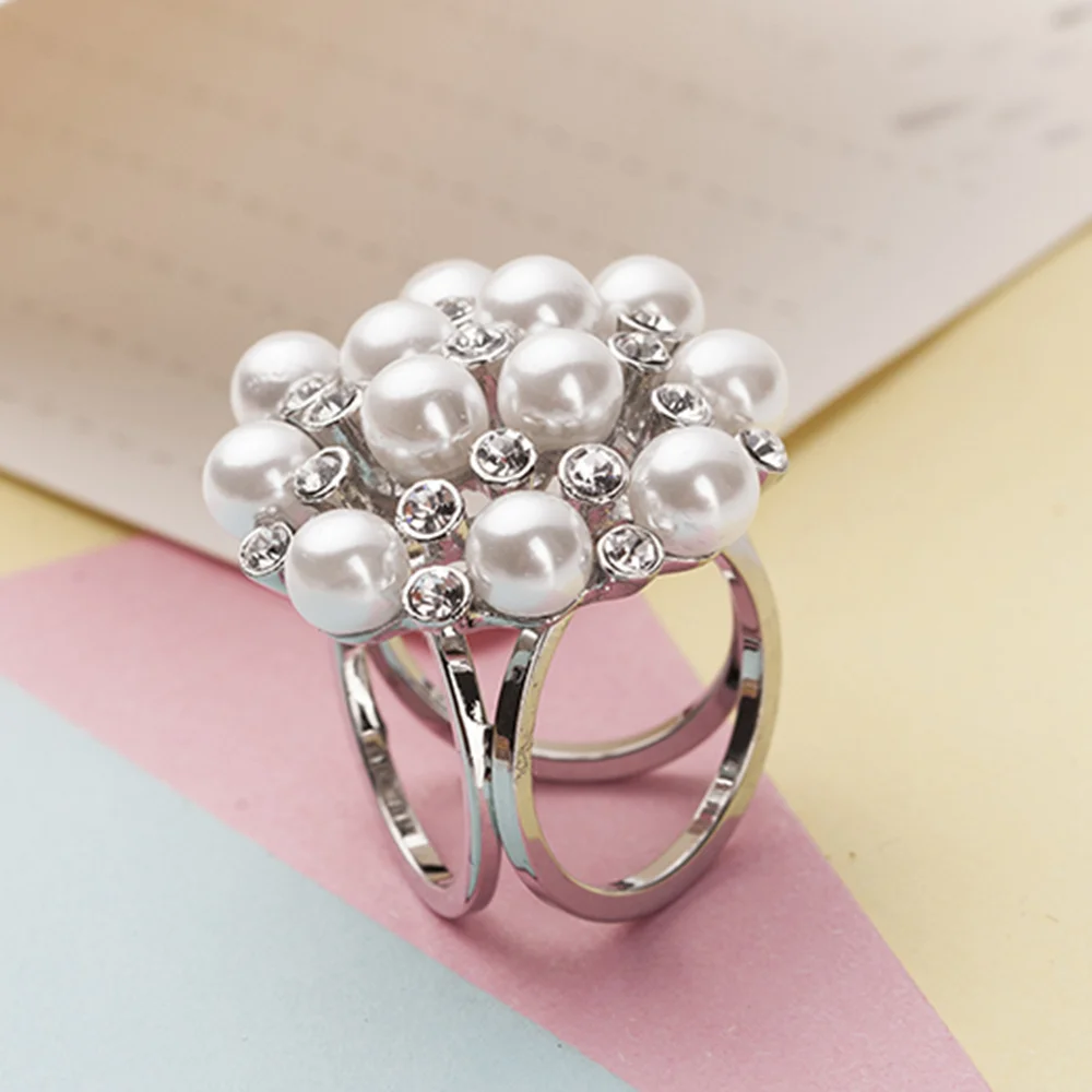 الملابس الزاوية عقدة زر تشيكوسلوفاكيا اللؤلؤ الدائري للنساء قميص هيم تي شيرت وشاح مشبك الزركون الملابس مجوهرات اكسسوارات هدية