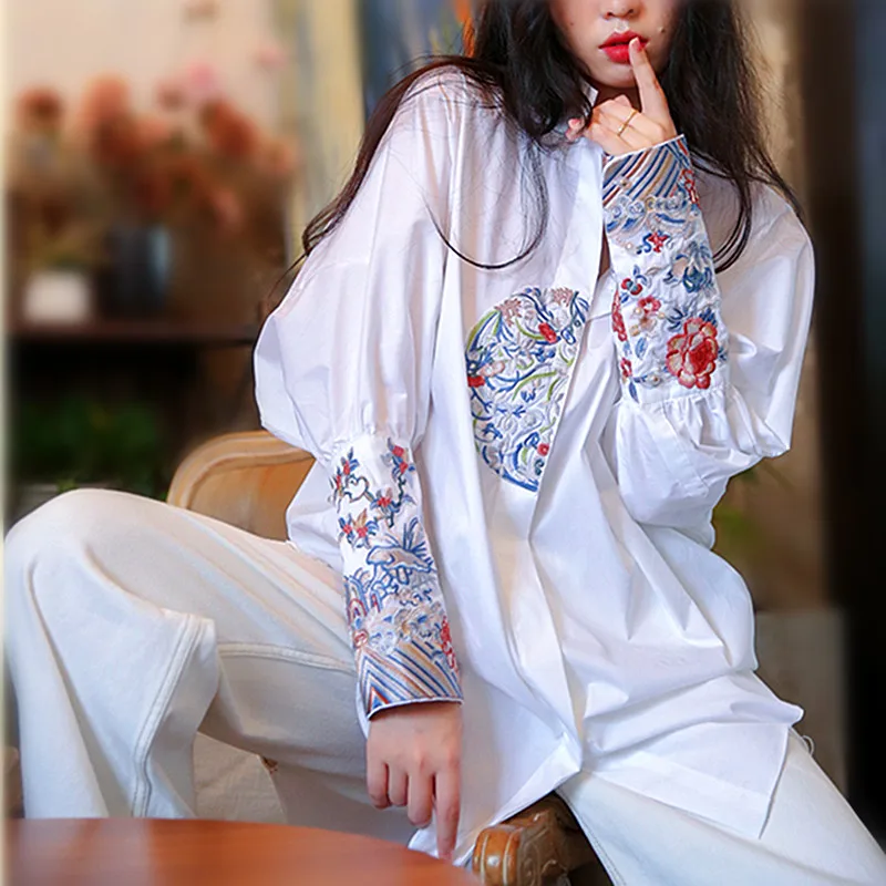 Spring Women Vintage Floral Luxury Embroidery Blouse Elegant Long Batwing Sleeve Blouse Shirts Woman Fashion Party Blousa NS635