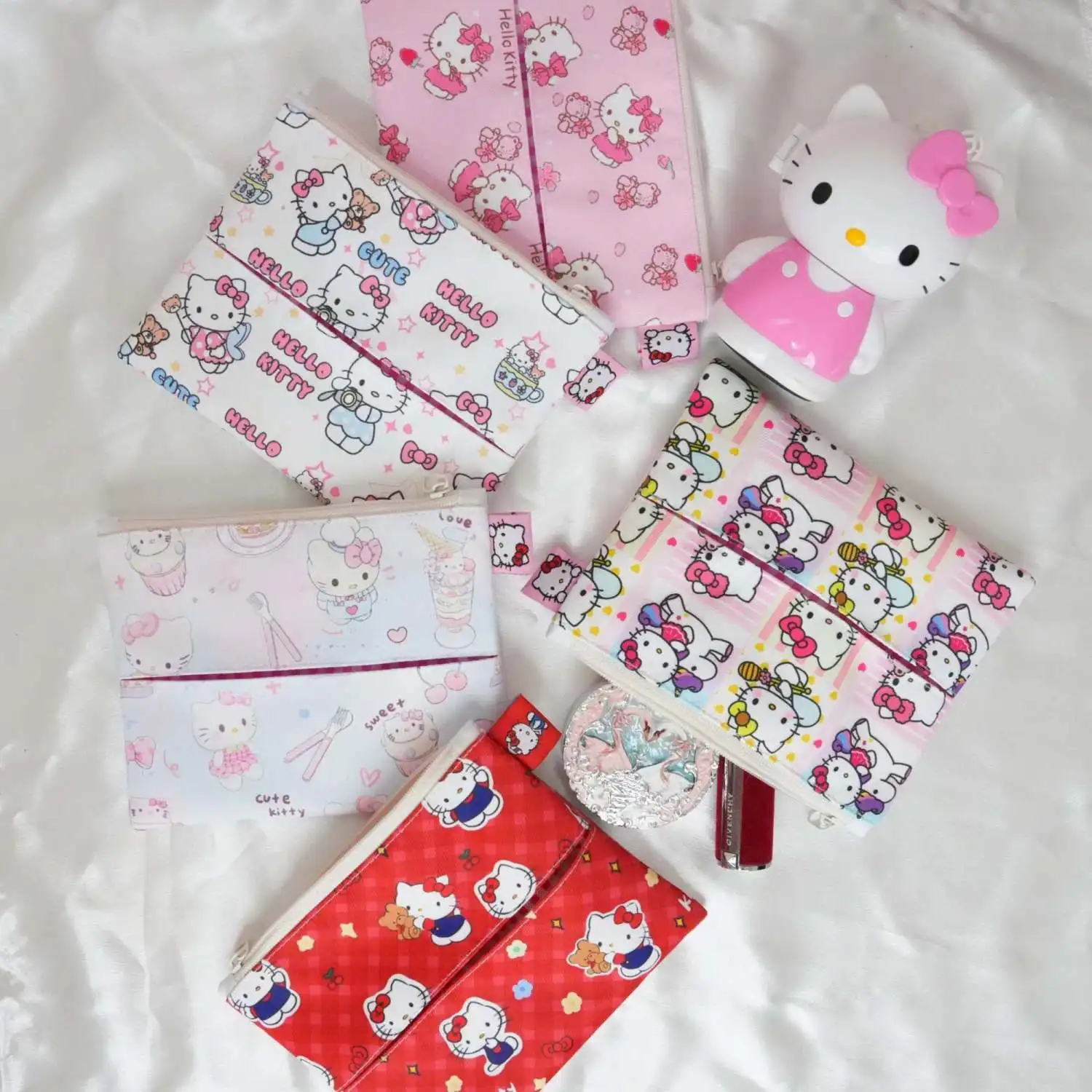 

Sanrio Hello Kitty Cosmetic Bag Cute Pastoral Floral Lipstick Key Storage Bags Hand Tissue Bag for Women Toy Girls Gifts Case