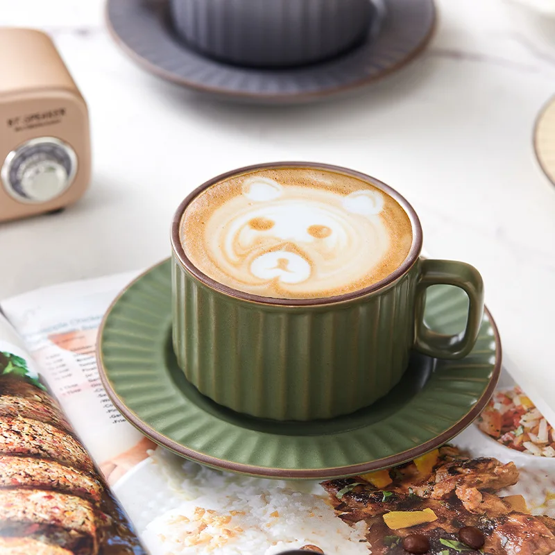 Conjunto de pires de xícara de café de cerâmica com colher Conjunto de xícara de chá criativa como presentes de aniversário Festival festas de inauguração