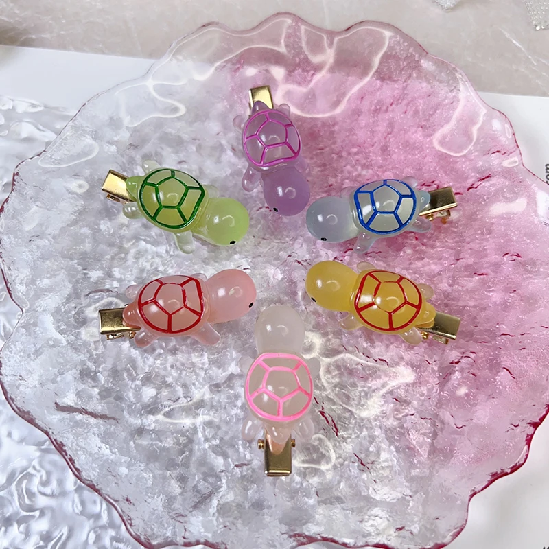 1Pcs Mini Cartoon Luminous Turtle Resin Hairpin Glow-in-the-dark Color Turtle Woman Hair Accessories Decoration Bangs Ornament