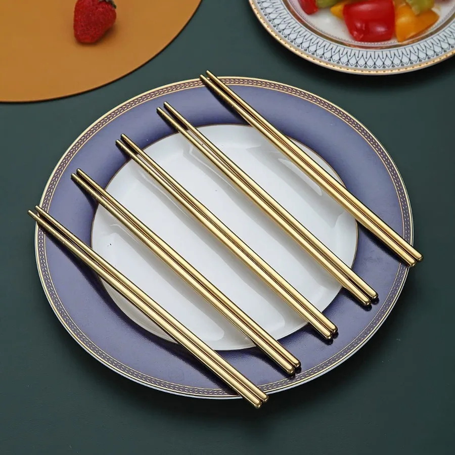 10 أزواج من عيدان تناول الطعام القابلة لإعادة الاستخدام مع تصميم من الفولاذ المقاوم للصدأ مطلي بالذهب والتيتانيوم لتناول الطعام الكوري الصيني الياباني بطول 8.9 بوصة