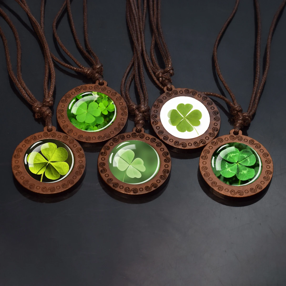 Four Leaf Clover Pendants Shamrock Green Lucky Grass Wooden Pendant Rope Chains Necklace for Women Men Vintage Jewelry Gift