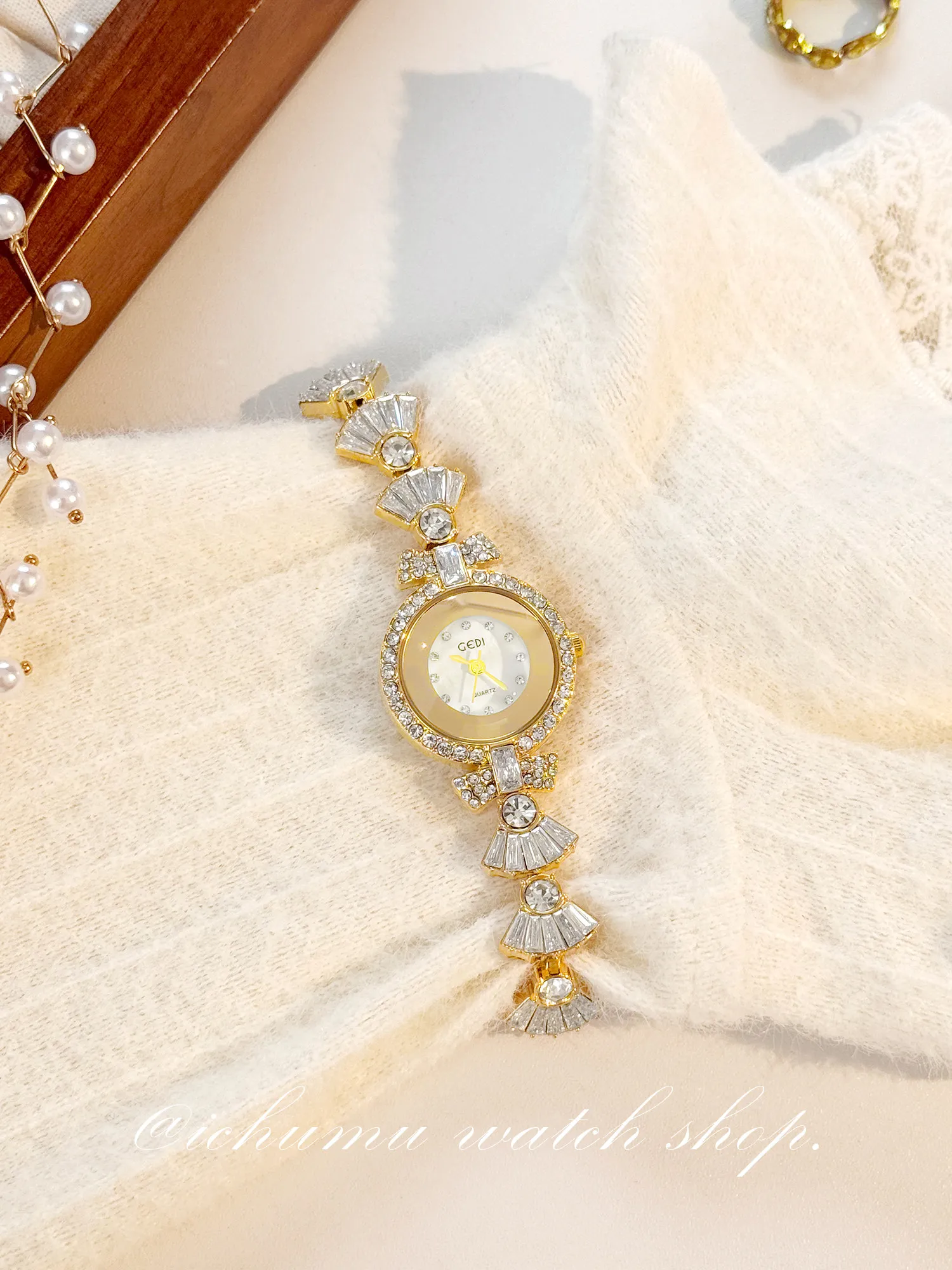 Mermaid Women's Watch Light Luxury Niche Diamond Bracelet Quartz Watch Fashion High-end Gift view 5