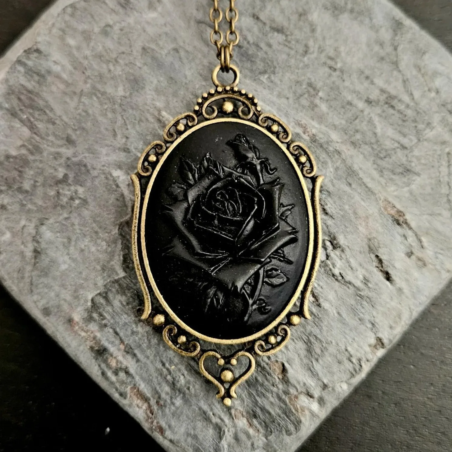 Y2K Ethnic Fashion - Retro and Trendy Oval Pendant Necklace