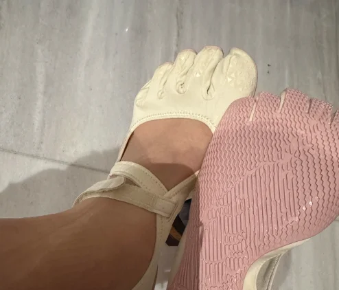 2025 new lightweight weightlifting shoes men's and women's non-slip squat shoes five fingers weightlifting shoes sports shoes