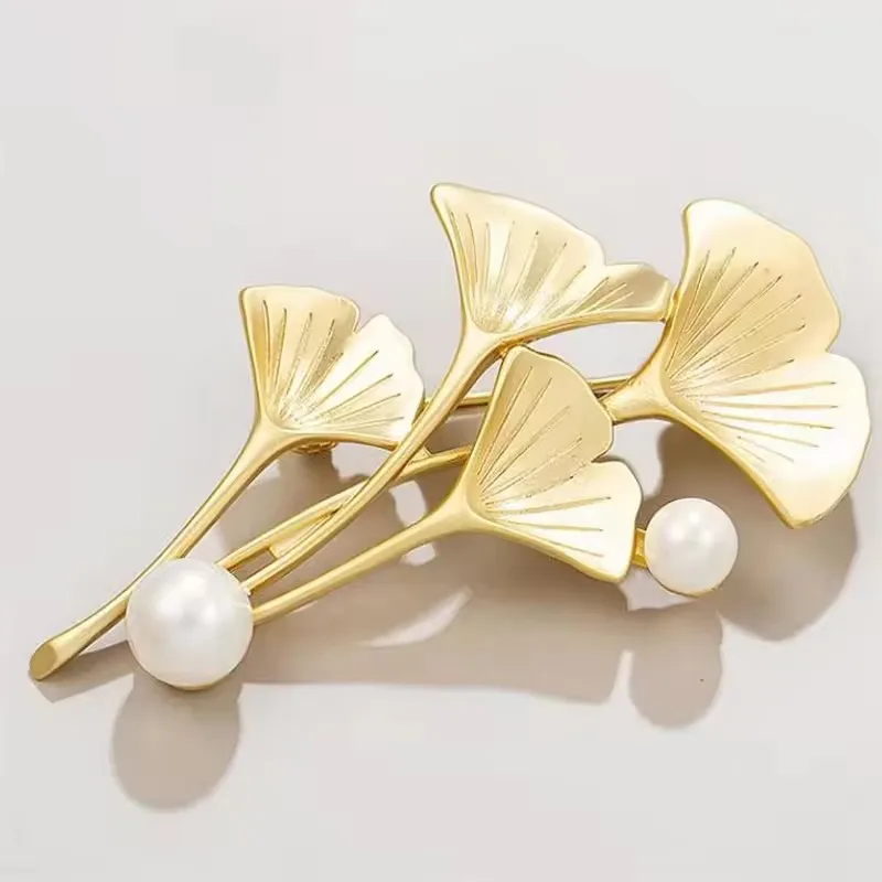 1pc Ginkgo Leaf Brooch for Women Men Eye-Catching Flower Charm Pin Accessory for Stage&Special Occasions Memorable Gifts Item