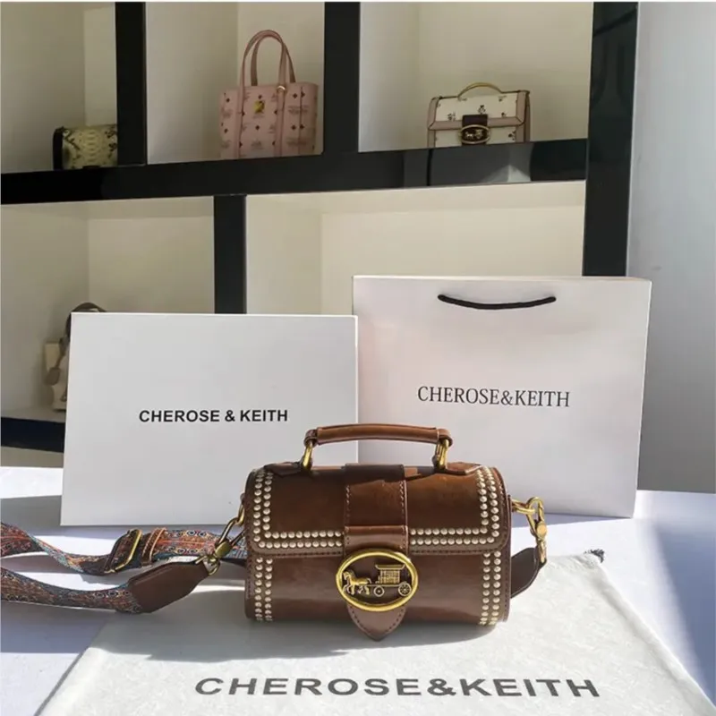 Light luxury brand women's handbag 2025 autumn and winter new retro carriage designer shoulder bag high-end fashion crossbody ba