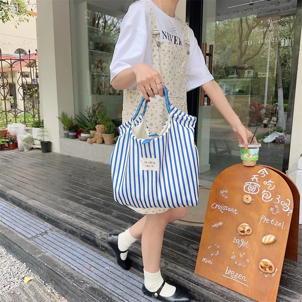 Trendy Embossed Canvas Shoulder Bag Handbag Large Capacity Mummy Bag Beach Bag Casual Shopping Totes Bag Commuting Bag