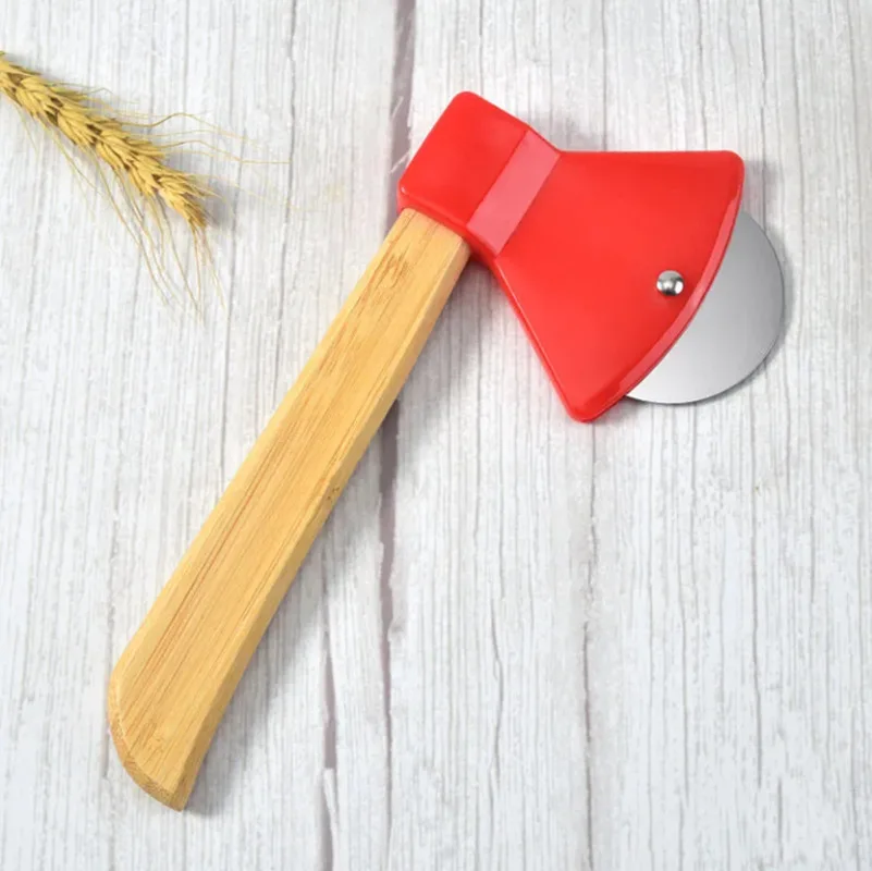 Coltello per pizza a forma di ascia Taglierina per torta in acciaio inossidabile Manico in bambù Lama rotante Affettatrice per pizza Utensile da taglio per cucina domestica