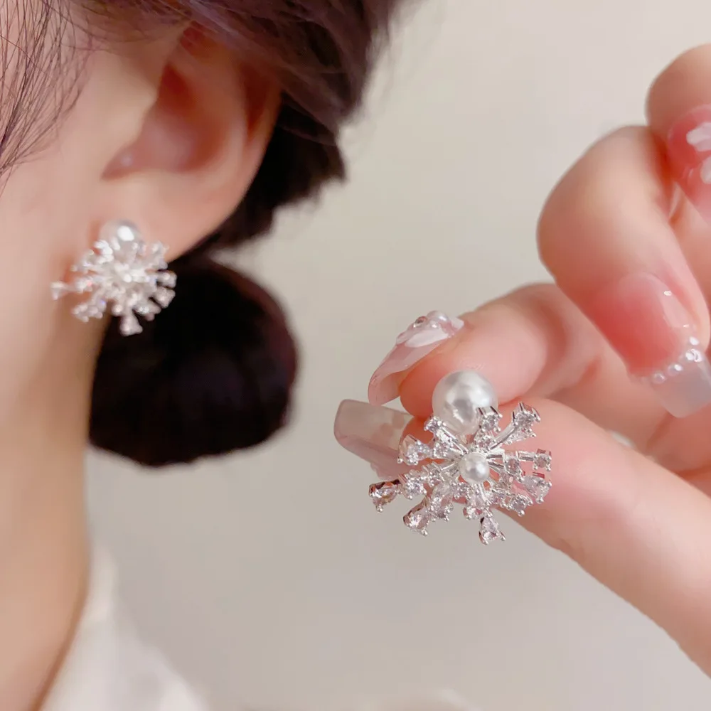 Delicate Snowflake Crystal Stud Earrings Winter Frost Radiant Flower Ear Jewelry Charming Birthday Holiday Gift For Women