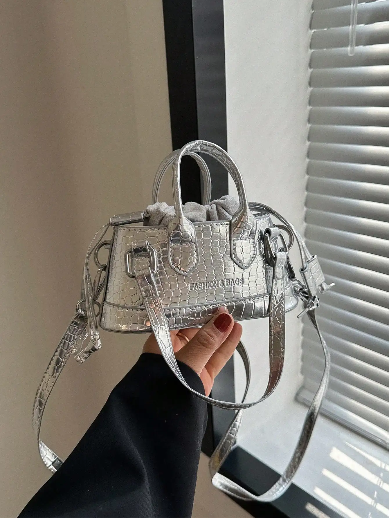 

Mini Fashion Women Crocodile Embossed Handbag Bucket Bag