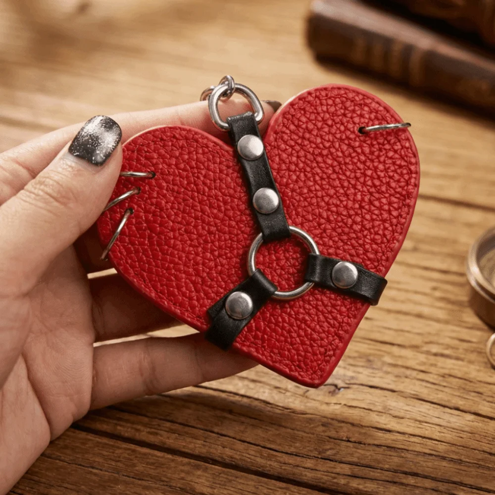Creative Y2K Rivet Heart Bag Charm Punk Black Leather Heart Keychain Red Gothic Bag Pendant Hanging Accessory
