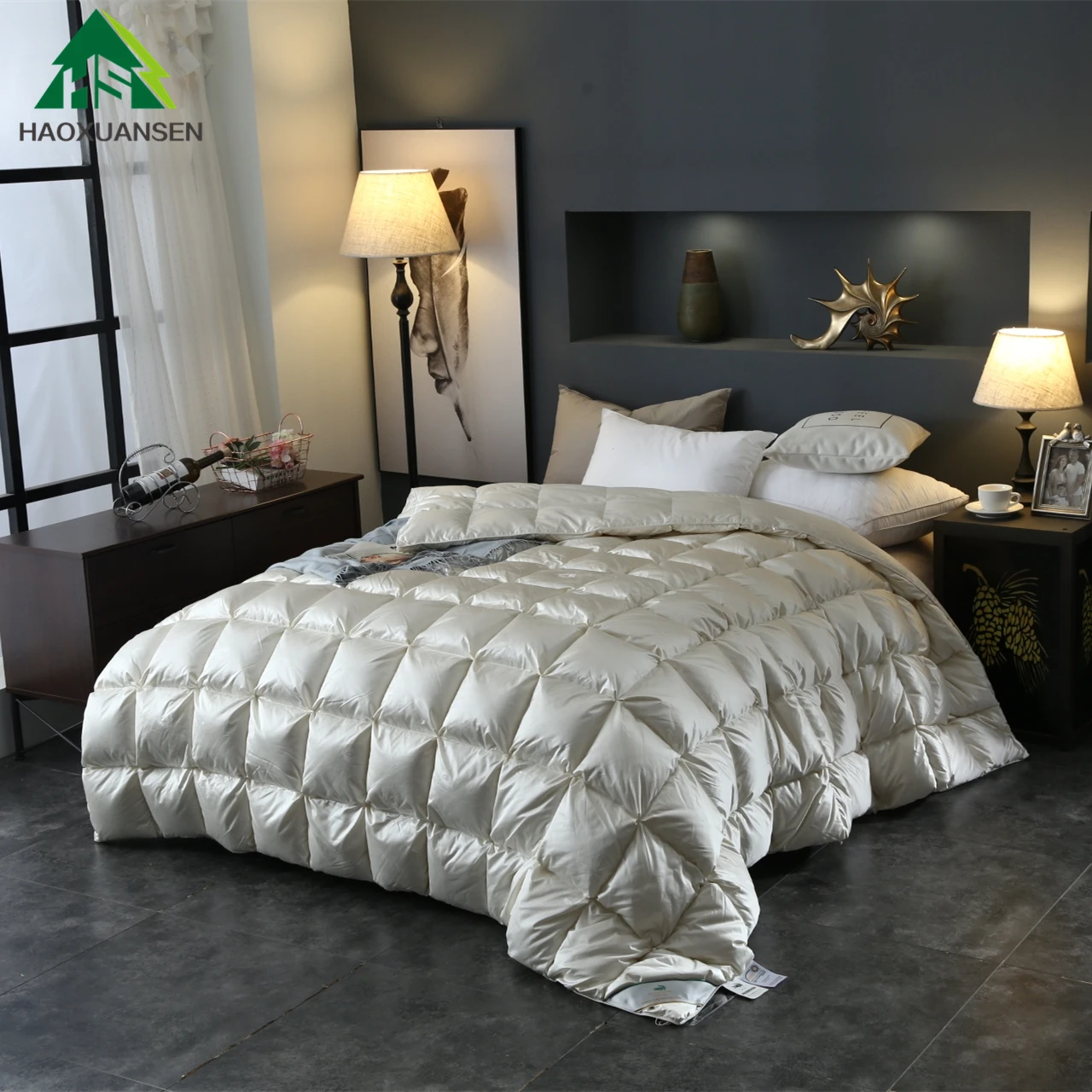 

Luxurious White Goose Down Comforter Fluffy Lightweight Soft Imitate Mulberry Silk Fabric Cover All Season With Tabs & Loops