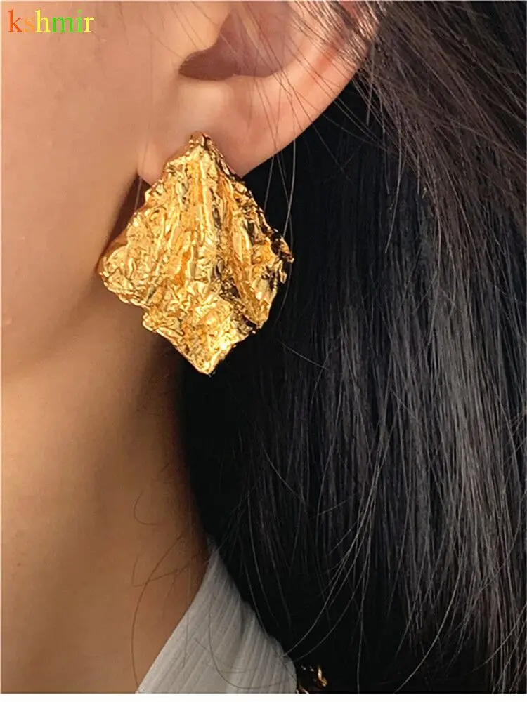 2022 New European and American vintage tin foil pleated earrings women\'s fashion irregular temperament earrings earrings tide