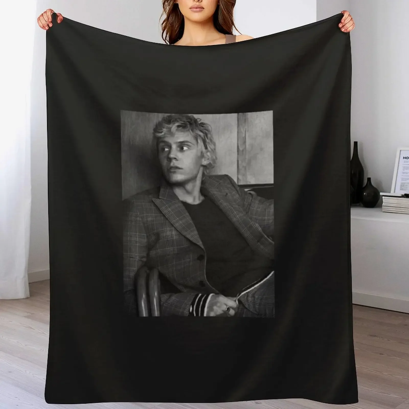 

Evan Peters Throw Blanket Outdoor Soft Blanket for Picnic Beach Camping
