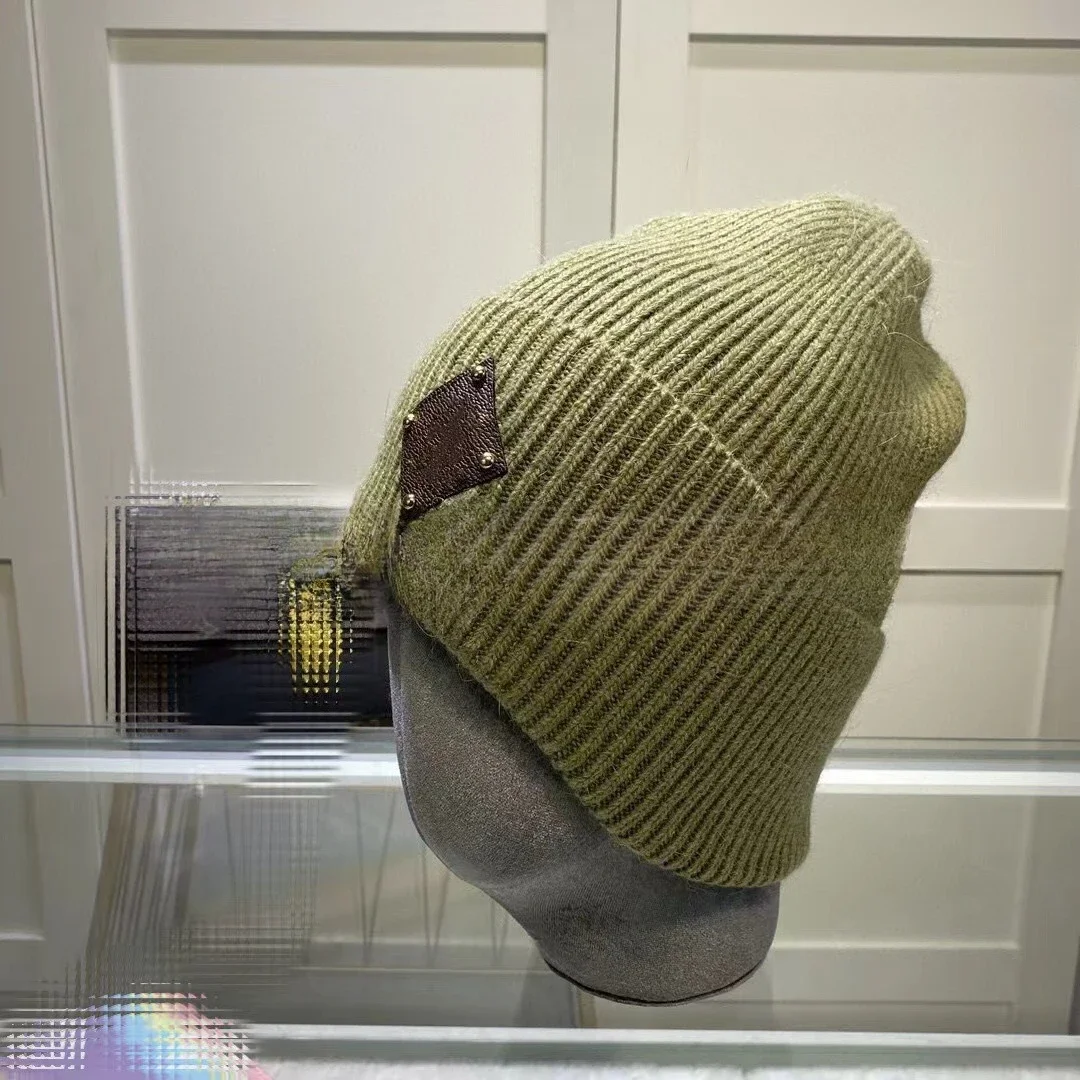 

2025 High Quality L Letter Knitted Hat for Men and Women Warm in Winter Fashionable and Versatile Couple Wool Hat Cold Hat
