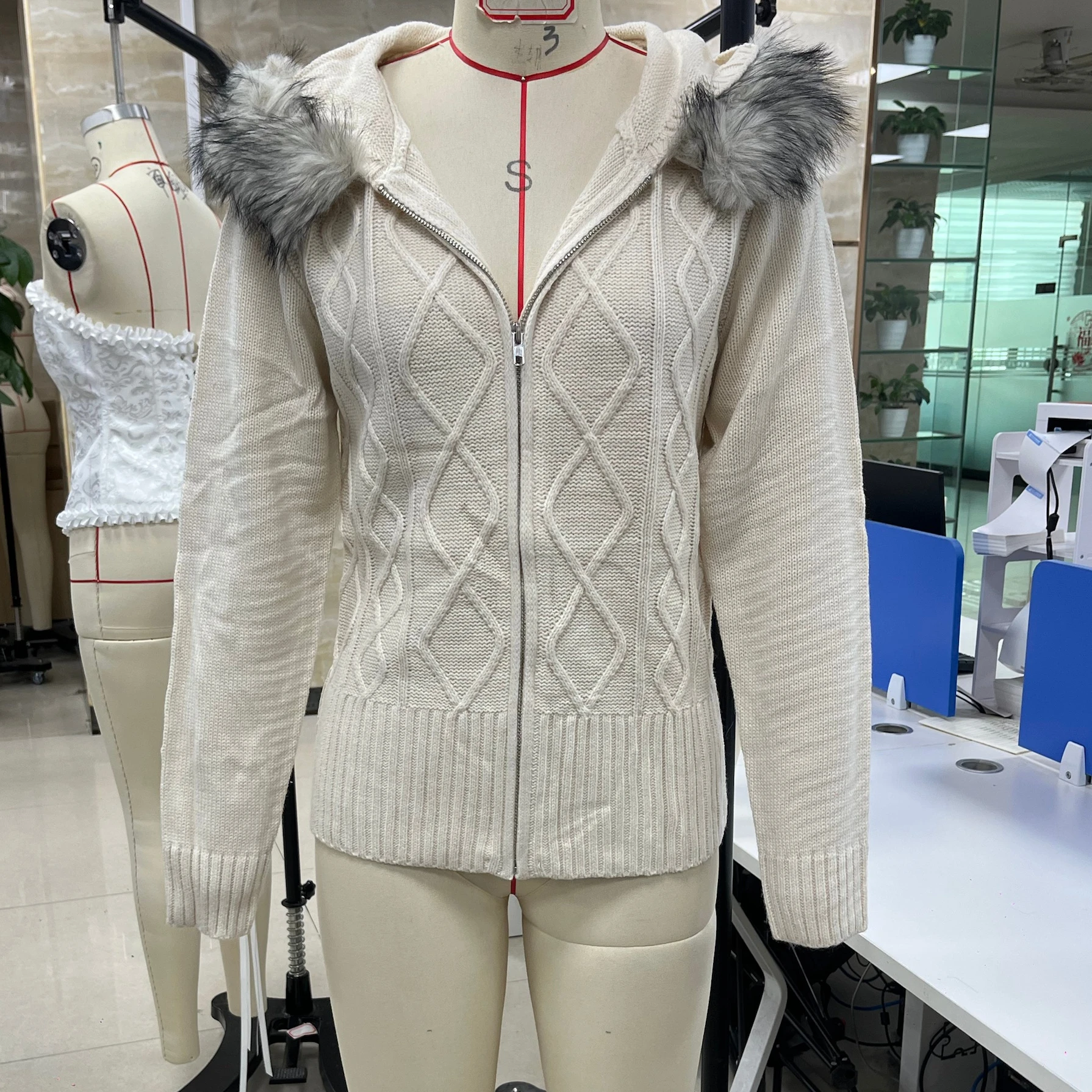 Designer Women's Fur Hooded Jacket Fashionable Casual Solid Color Long Sleeve Slim Fit Zip Up Knit Coat