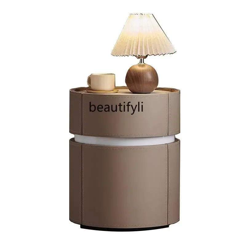 

xz1A50 Умная прикроватная тумбочка с беспроводной зарядкой, встроенный седло, кожаный круглый шкафчик для спальни