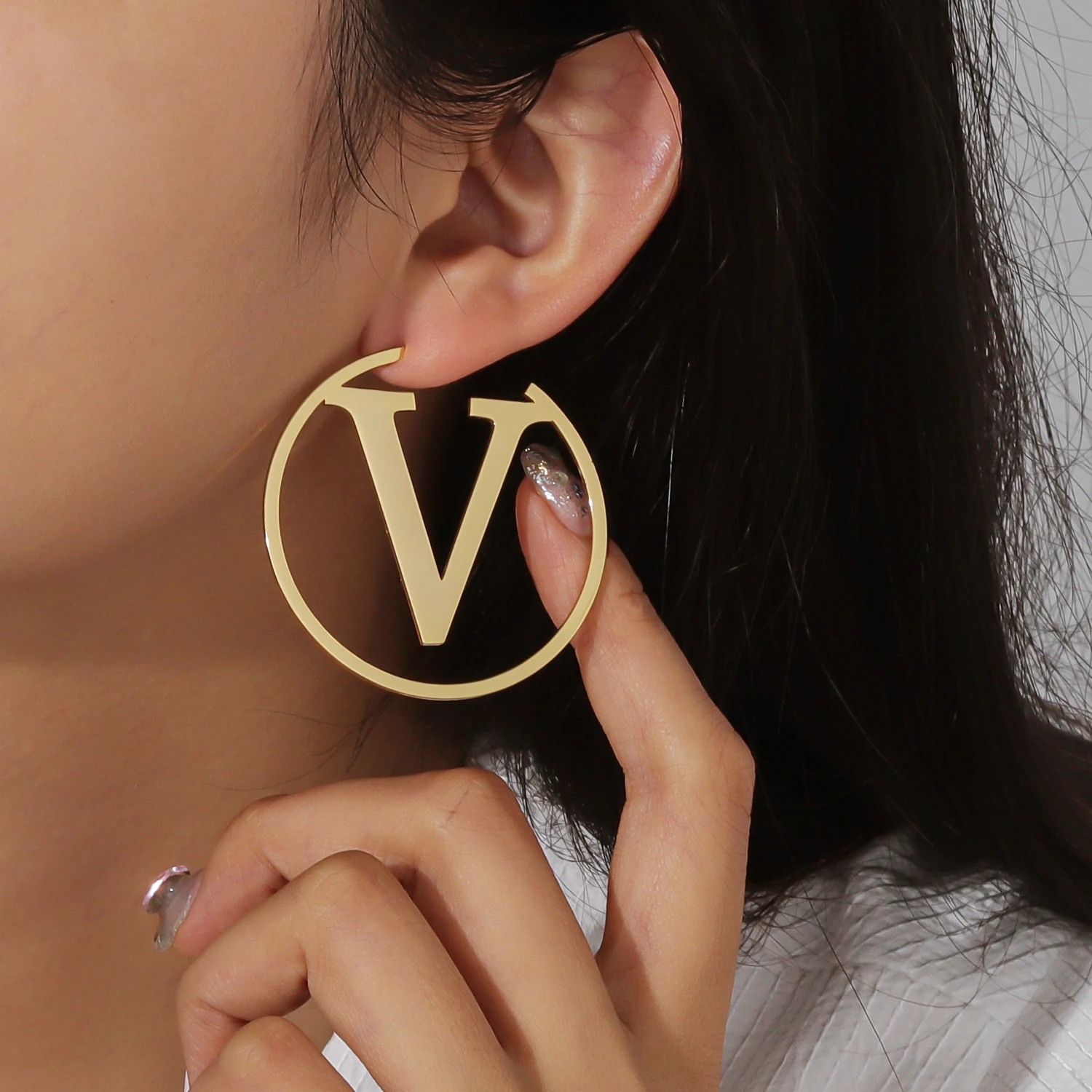 

Qitian Initial Letter Earrings Gold Stainless Steel Earrings Customized Hoop Earring Classic Fashion Christmas Gifts For Women