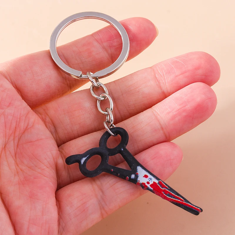 Aihua Resin Halloween Schlüsselanhänger mit blutigen Messern, Scheren, Äxten und Sägen für Halloween-Partys und Schmuckgeschenke – Detail 7