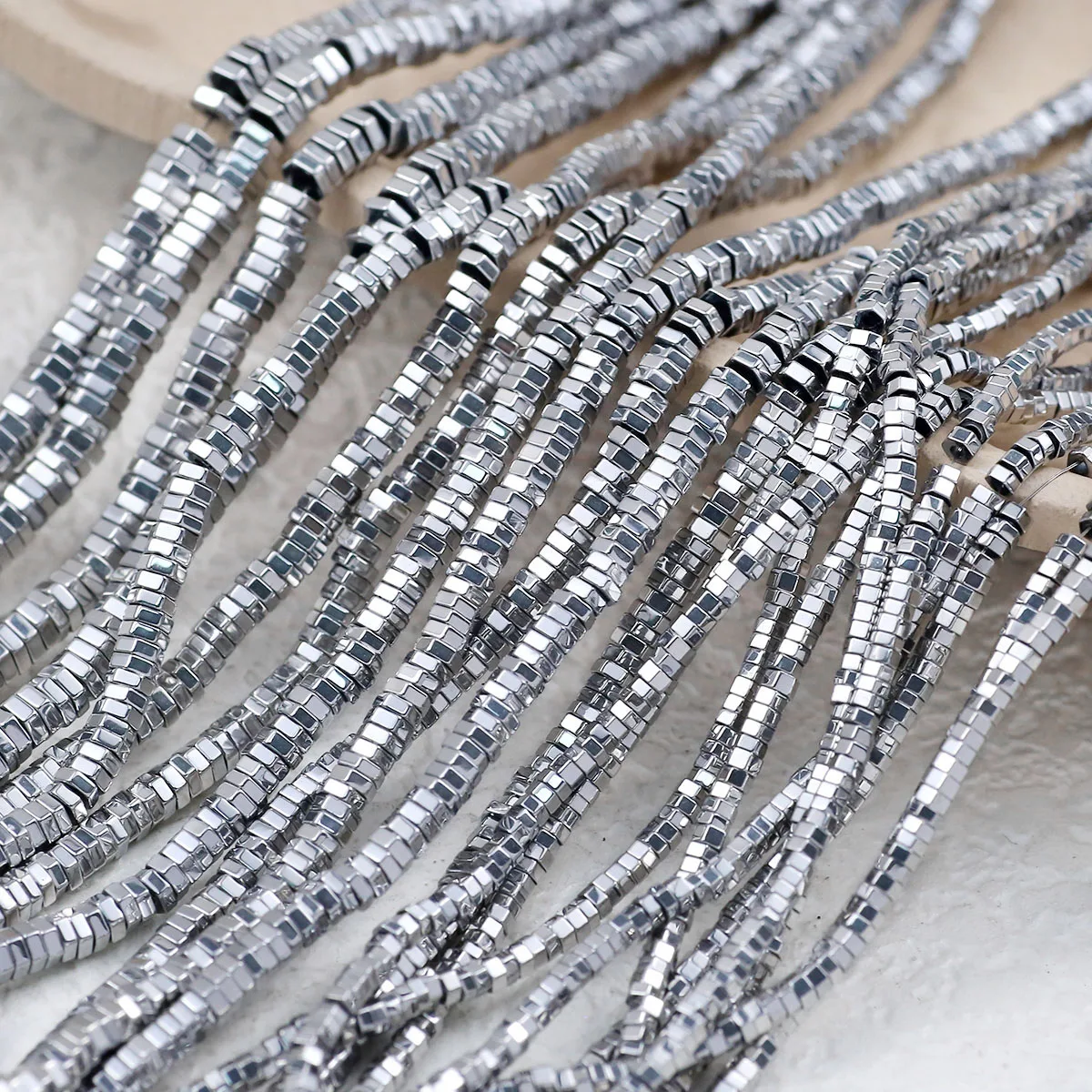 2/3/4mm vergoldete natürliche Hämatit flache sechseckige weiße goldene Spacer lose Perlen für Schmuckherstellung Armbänder DIY Zubehör