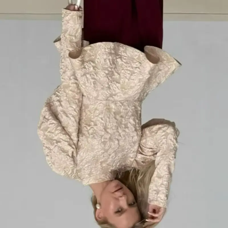 

Французский ретро-стиль: Жаккардовый однотонный топ с воротником-стойкой, рукавами-фонариками и пэчворком, элегантный, для повседневной носки, зима 2026, для женщин