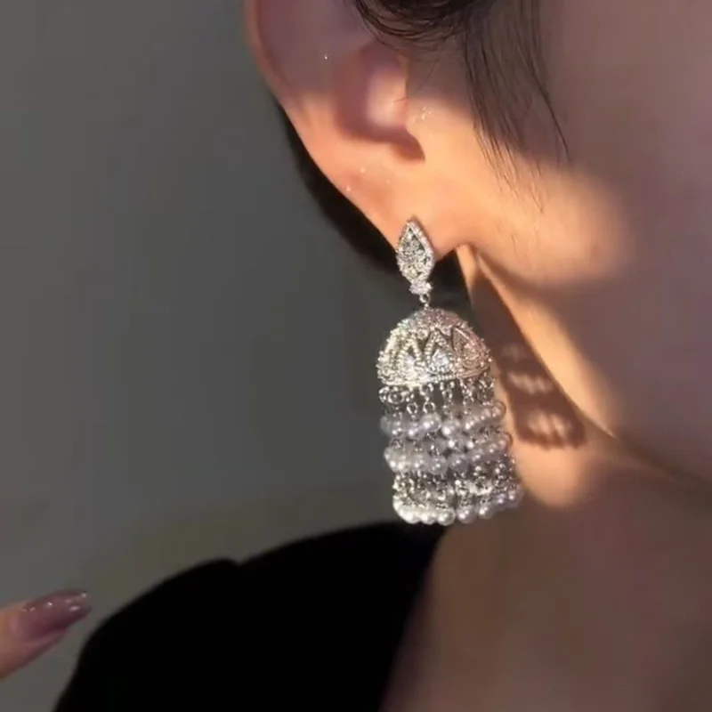 European Palace Style Rhinestones Studded Tassel Sparkling High-end Temperament Earrings for Women Jewelry.