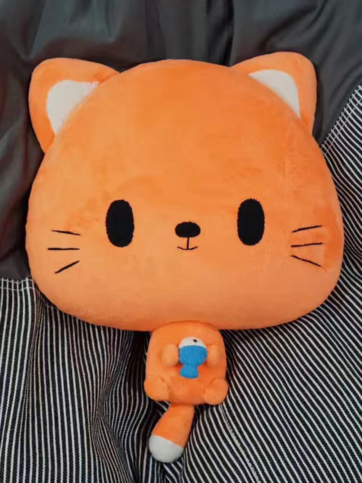 original-handmade-mr-pu's-plush-toy-cute-wake-up-series-orange-holding-small-dried-fish-companion-doll-for-ages-14
