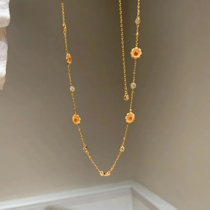 

Летнее однослойное ожерелье с маленькой ромашкой, нишевые универсальные ювелирные изделия, изысканные высококачественные ювелирные изделия, темперамент, легкая роскошная мода в стиле ретро