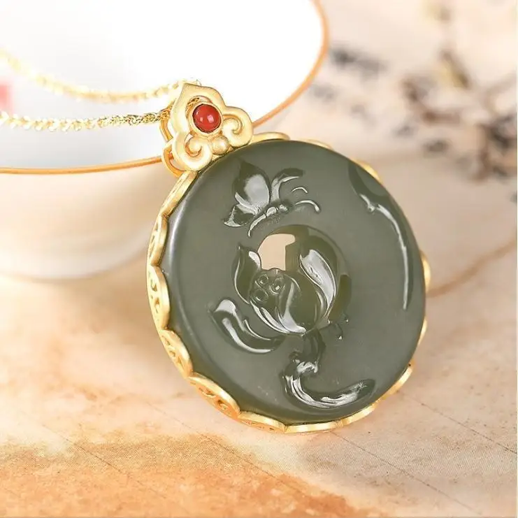 Lotus Round Pendant, Exquisite Temperament Necklace, Niche Design, Versatile Women's Style, Mother's Day Gift For Mother-In-Law,