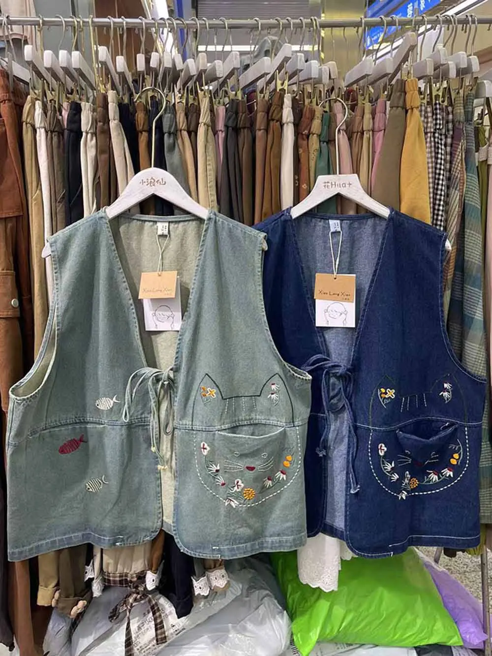 

3 Colors Denim Vest Women's Summer Loose Fit Sleeveless V-neck No Placket Lace Up Top Cute Flower Cat Embroidery Design Tank