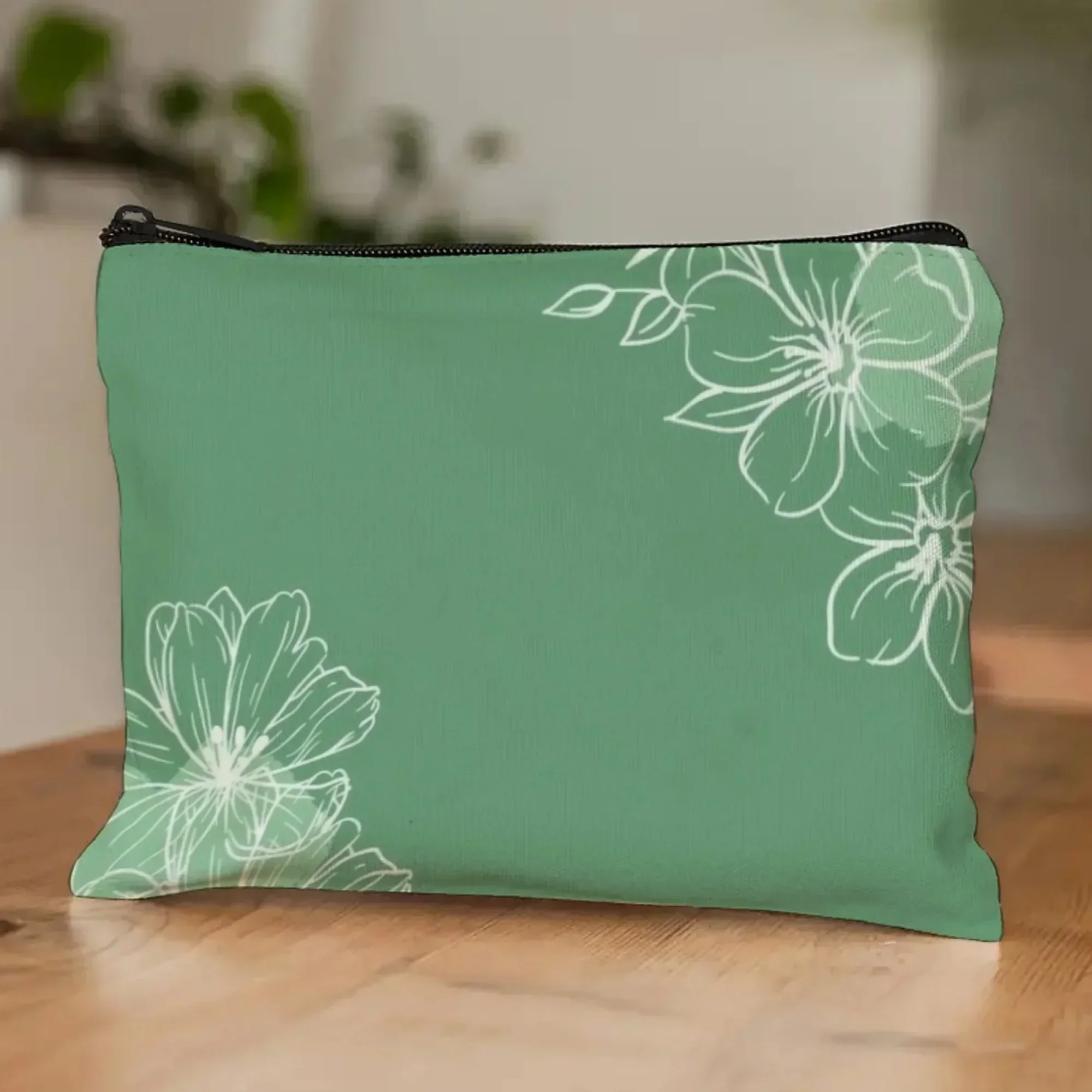 

Green & White Floral Makeup Bag，Minimalist Botanical Design，Travel-Friendly Toiletry Organizer & Cosmetic Pouch for Trips