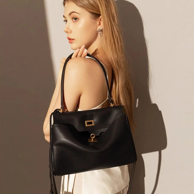 Tote, Rodeo, Mariah Carey, high-capacity commuter, armpit, one-shoulder shoulder shoulder bag