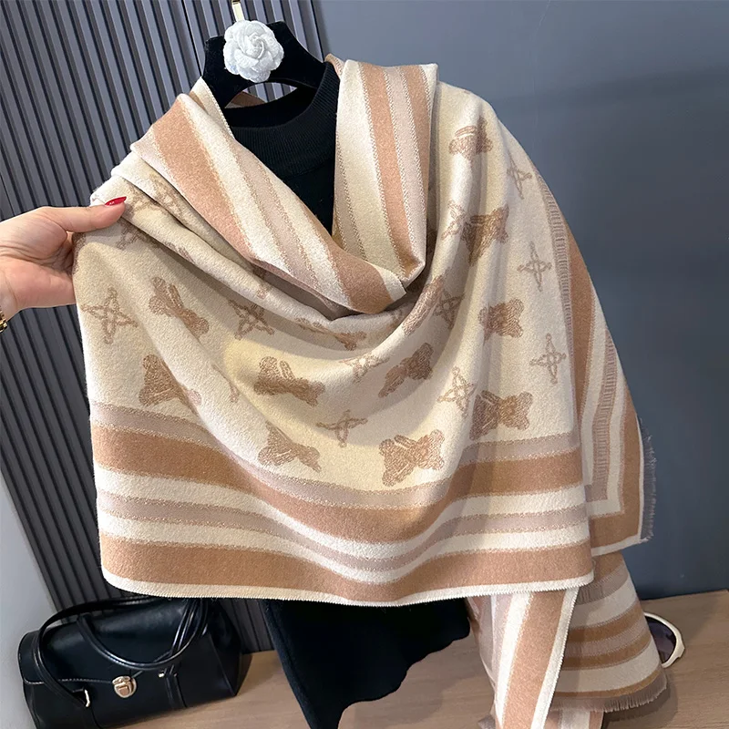 Luxury brand women\'s scarf bear pattern print comfortable cashmere feel winter warm shawl scarves