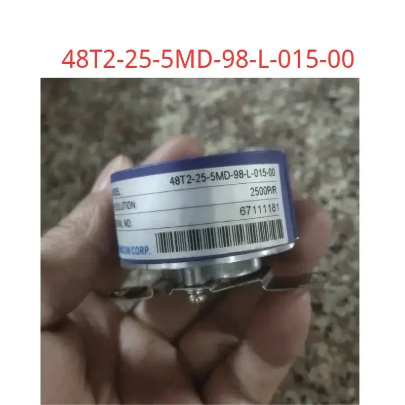 

48T2-25-5MD-98-L-015-00 2500P/R Б/у, проверенный, исправный энкодер 48T2 25 5MD 98 L 015 00