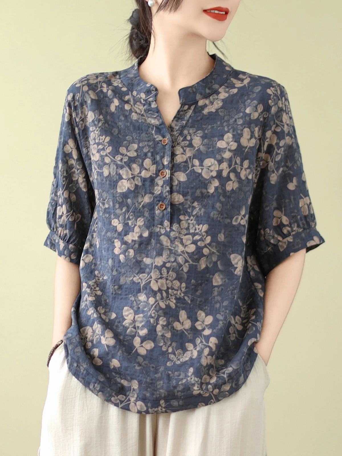 قميص أنيق من القطن والكتان للسيدات صيفي بأكمام قصيرة مقاس صغير، قميص عصري مطبوع كاجوال فضفاض بياقة نصف مفتوحة