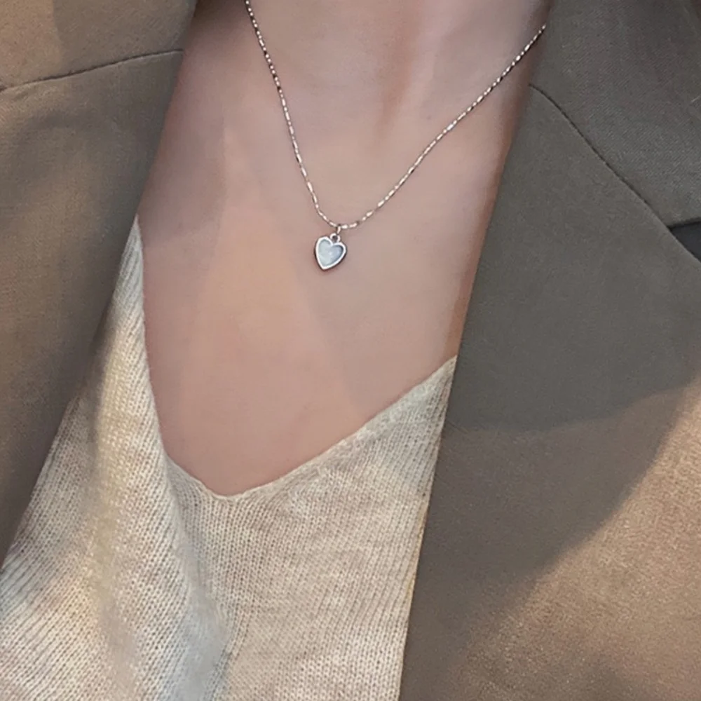 Koreanische Version Acryl-Schmetterlingsanhänger-Halskette für Frauen, goldfarbene Schmetterlingshalskette, einfacher eleganter Schmuck, Großhandel – Detail 1