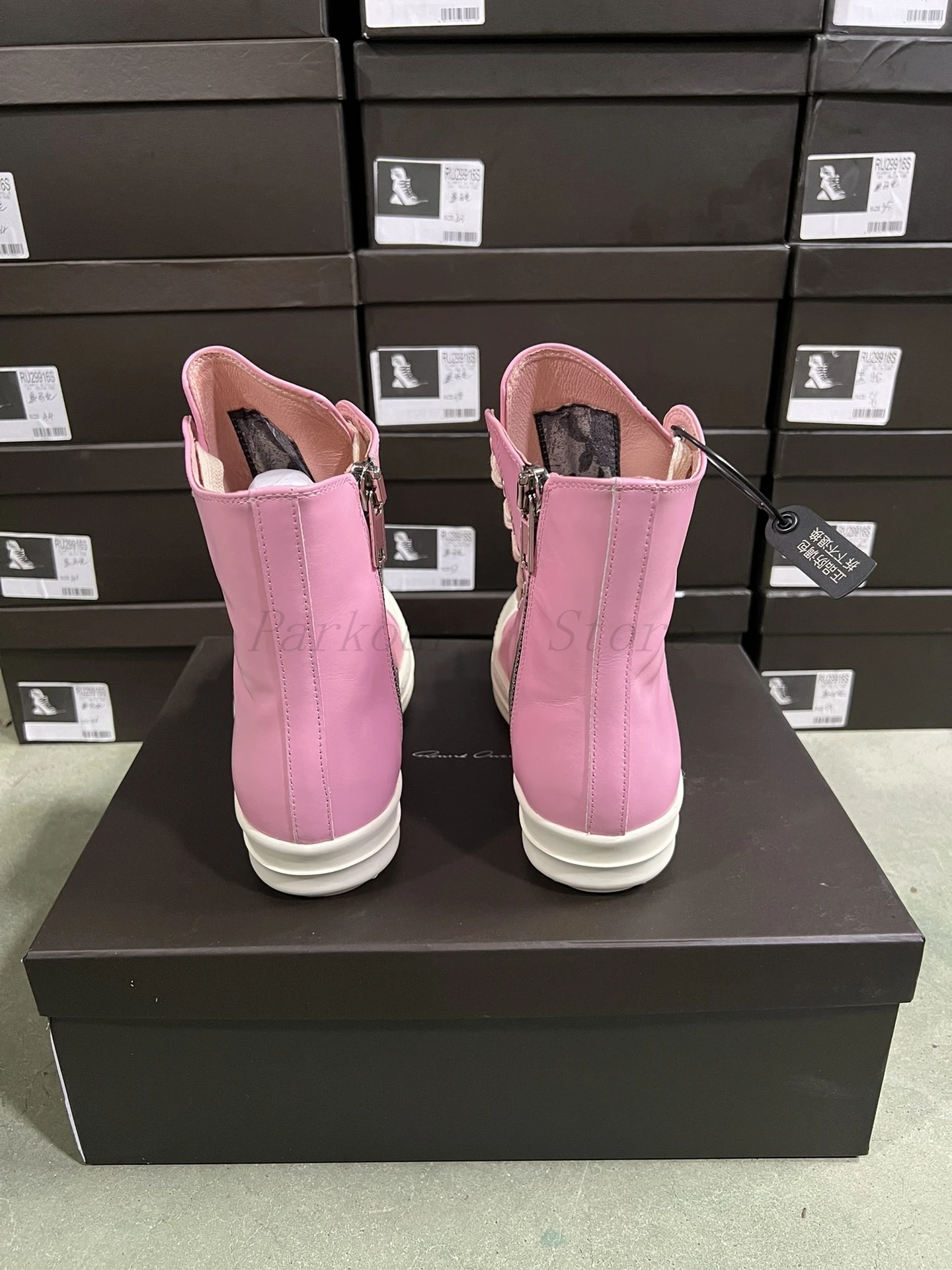 

Pink Cowhide High Top Casual Shoes Sports Quality Fashionable Men's And Women's Classic Design New Style