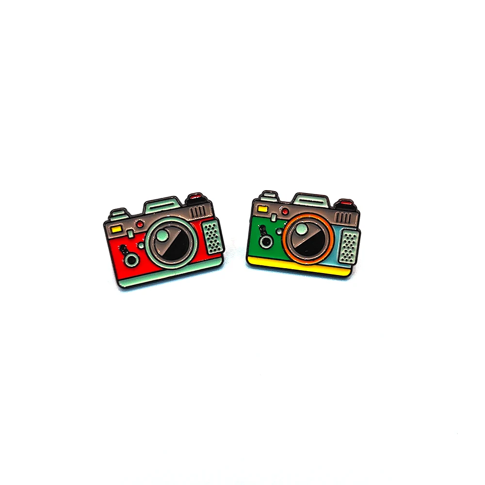 

1pcs Funny Retro Camera Enamel Pin Cartoon Lapel Recording Badge Jewelry Gift Kid Personalized Photo Color Brooch Outdoor Friend