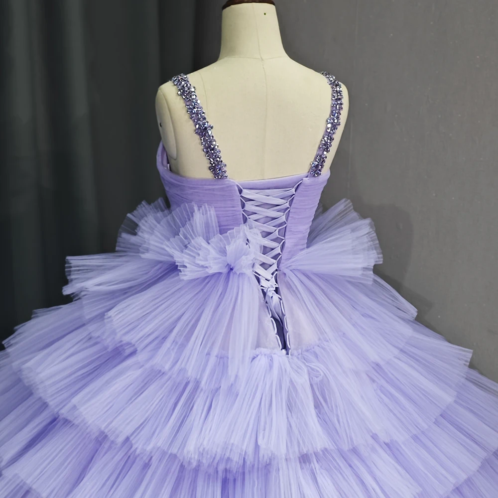 สปาเก็ตตี้สายรัดกระโปรงฉัตร Quinceanera ชุดคริสตัลประดับด้วยลูกปัด Bodice ยาว Train Ball Gown สําหรับหวาน 15 16 Party