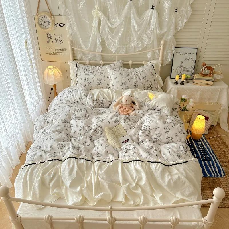 

Новинка 2025, корейский французский ленивый стиль, пышный пододеяльник с цветочным краем, комплект из четырех предметов, комплект из трех предметов в стиле принцессы для общежития
