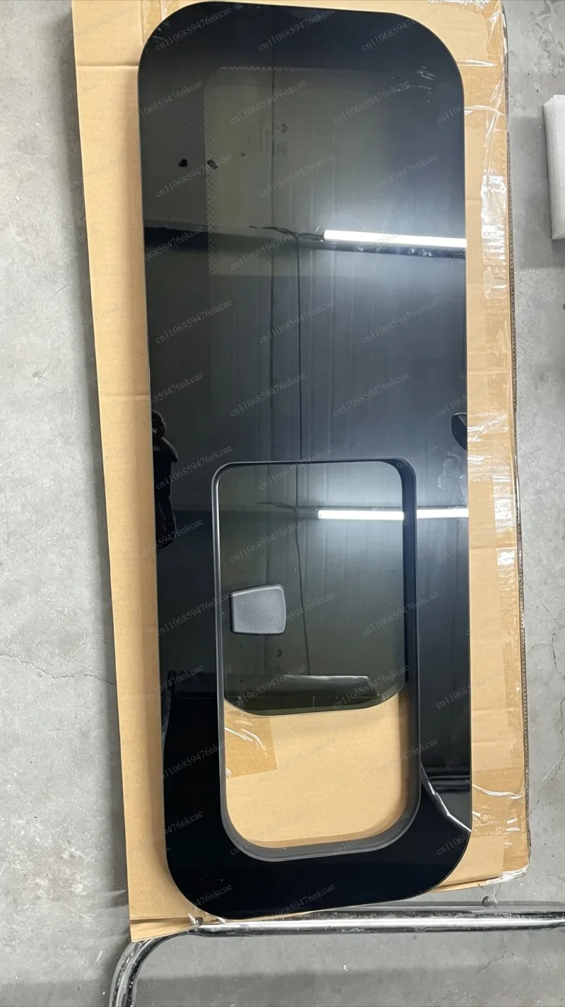 The built-in sliding window of the RV is about 780 * 280mm, which is modified for living and camping.