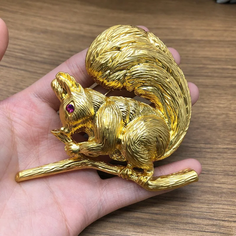 Fashion All-Match Style Cute Animal Brooch Squirrel Shape Gold-Plated Plain Gold Pin Simple Breastpin Factory Wholesale